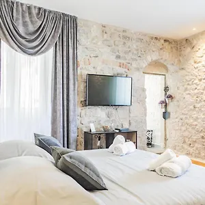  Apartment Ivan